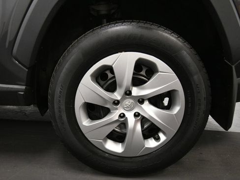 Used 2022 Toyota RAV4 LE AWD/4WD image 30