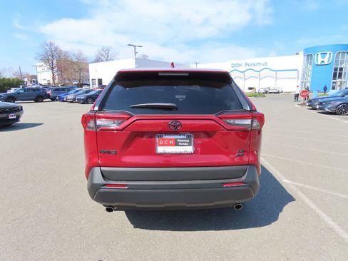 Used 2022 Toyota RAV4 LE image 5