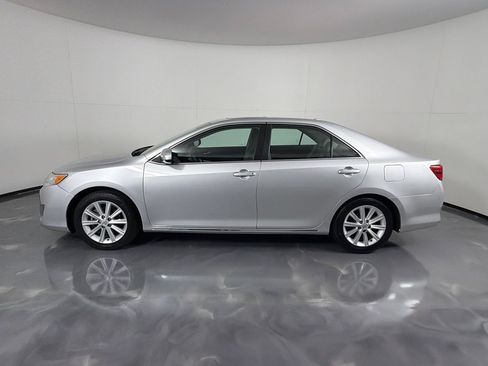 Used 2014 Toyota Camry XLE w/ Leather Package FWD image 8