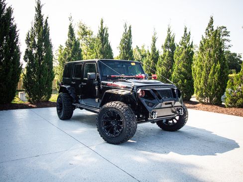 Used 2015 Jeep Wrangler Unlimited Rubicon AWD/4WD image 2