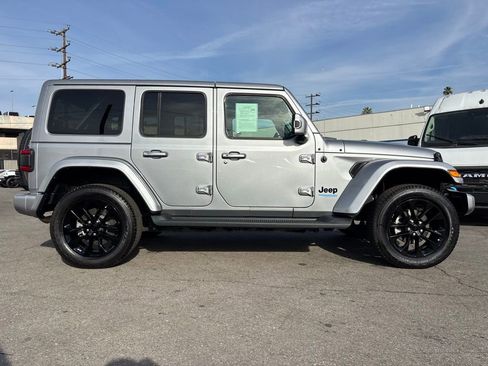 Used 2021 Jeep Wrangler Unlimited Sahara image 3
