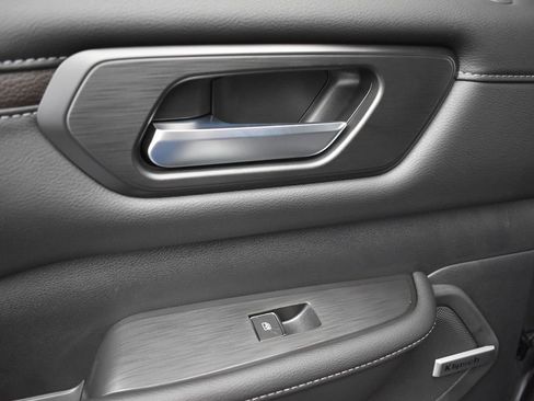 New 2025 Nissan Armada SL w/ Captain's Chari Seat Package image 15