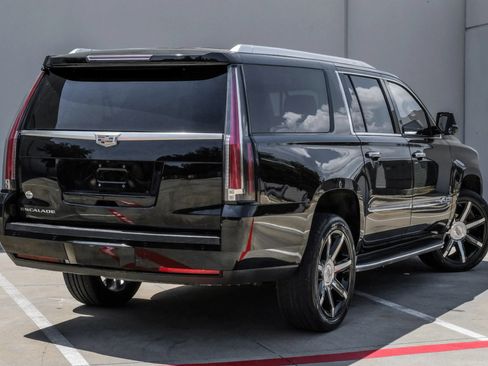 Used 2016 Cadillac Escalade ESV Luxury RWD image 10