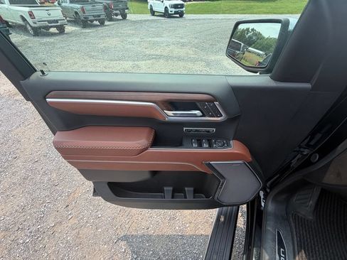 Used 2025 GMC Sierra 1500 Denali Ultimate AWD/4WD image 6