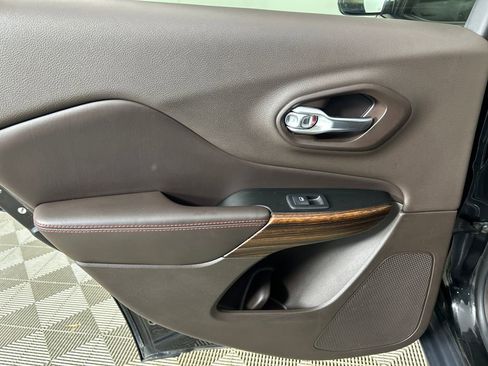 Used 2014 Jeep Cherokee Trailhawk w/ Technology Group image 16