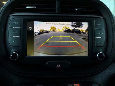 Used 2025 Kia Soul LX w/ LX Technology Package FWD image 31