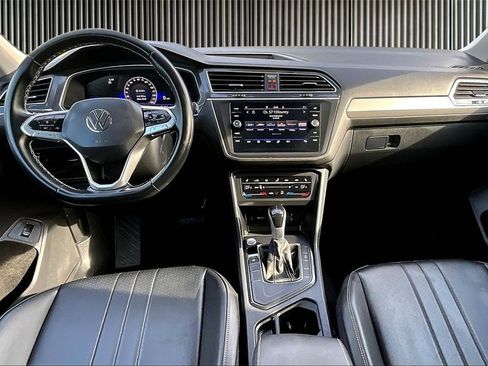Used 2024 Volkswagen Tiguan SE image 16