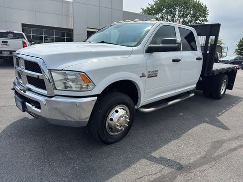 Used 2016 RAM 3500 Tradesman w/ Chrome Appearance Group AWD/4WD image 3