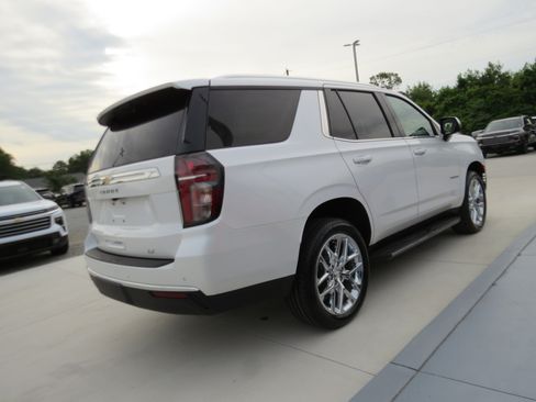 Used 2024 Chevrolet Tahoe LT w/ Luxury Package AWD/4WD image 5