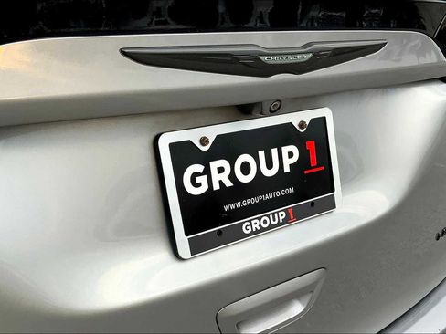 Used 2019 Chrysler Pacifica Limited w/ Advanced Safetytec Group FWD image 10