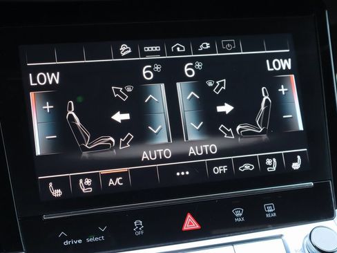 Used 2022 Audi e-tron Premium Plus w/ Premium Plus Package AWD/4WD image 17