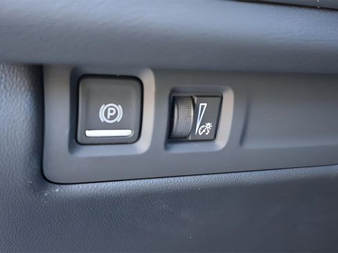 Used 2024 Cadillac XT4 Luxury w/ Cold Weather Package image 20