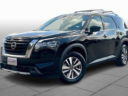 Certified 2023 Nissan Pathfinder SL image 1