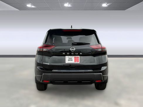 Certified 2026 Nissan Rogue SV w/ Cold Weather Package FWD image 10