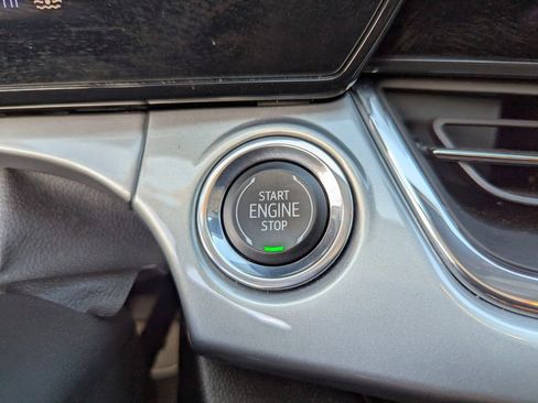 Certified 2025 Chevrolet Trax LT w/ LT Convenience Package image 23