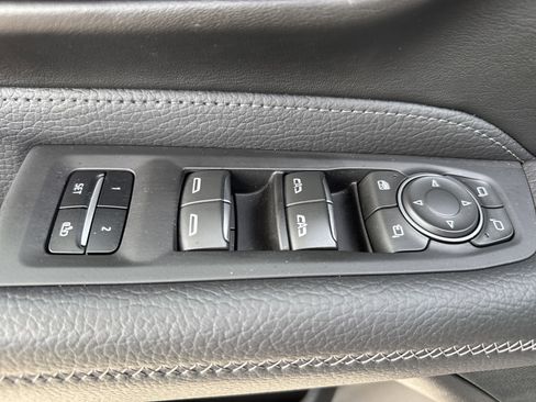Used 2023 GMC Yukon Denali w/ LPO, Floor Liner Package AWD/4WD image 15