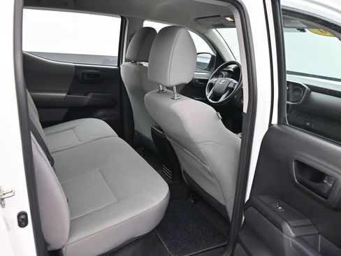 Used 2016 Toyota Tacoma SR image 15