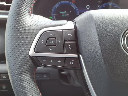 Used 2025 Toyota Sienna XSE w/ XSE Plus Package image 23