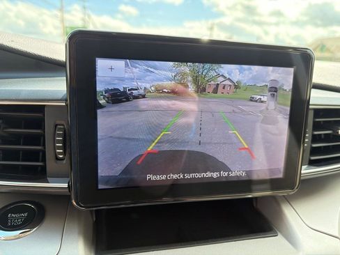 Used 2023 Ford Explorer XLT w/ Equipment Group 202A AWD/4WD image 19