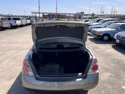 Used 2003 Nissan Altima 3.5 SE FWD image 16