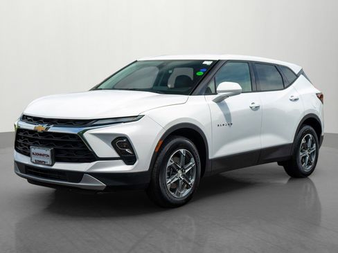 Used 2025 Chevrolet Blazer LT AWD/4WD image 3