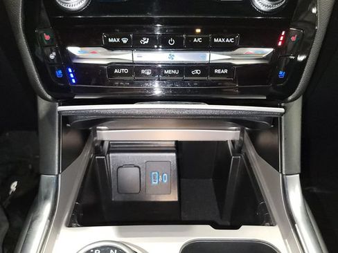 Used 2024 Ford Explorer Limited w/ Limited Technology Package AWD/4WD image 33