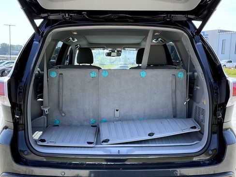 Used 2014 Toyota Highlander Limited Platinum AWD/4WD image 24