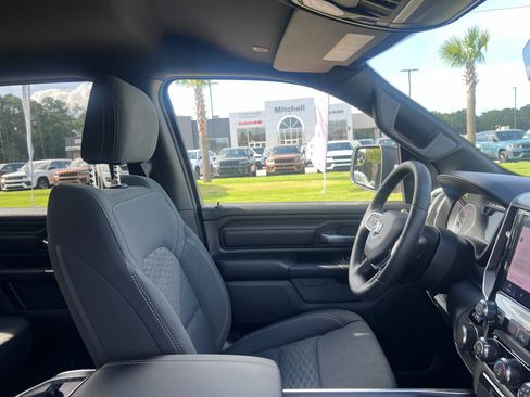New 2026 RAM 1500 Express AWD/4WD image 16