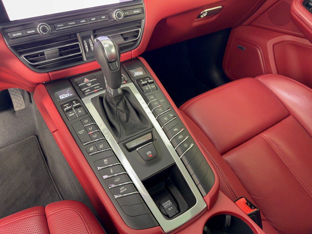 Used 2021 Porsche Macan Turbo AWD/4WD image 22