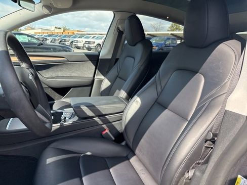 Used 2023 Tesla Model Y Performance image 10