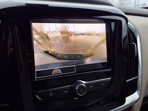 Used 2023 Chevrolet Traverse LS image 8