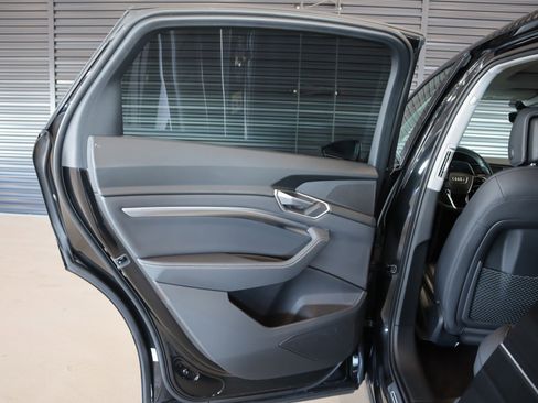 Used 2022 Audi e-tron Premium w/ Convenience Plus Package image 29