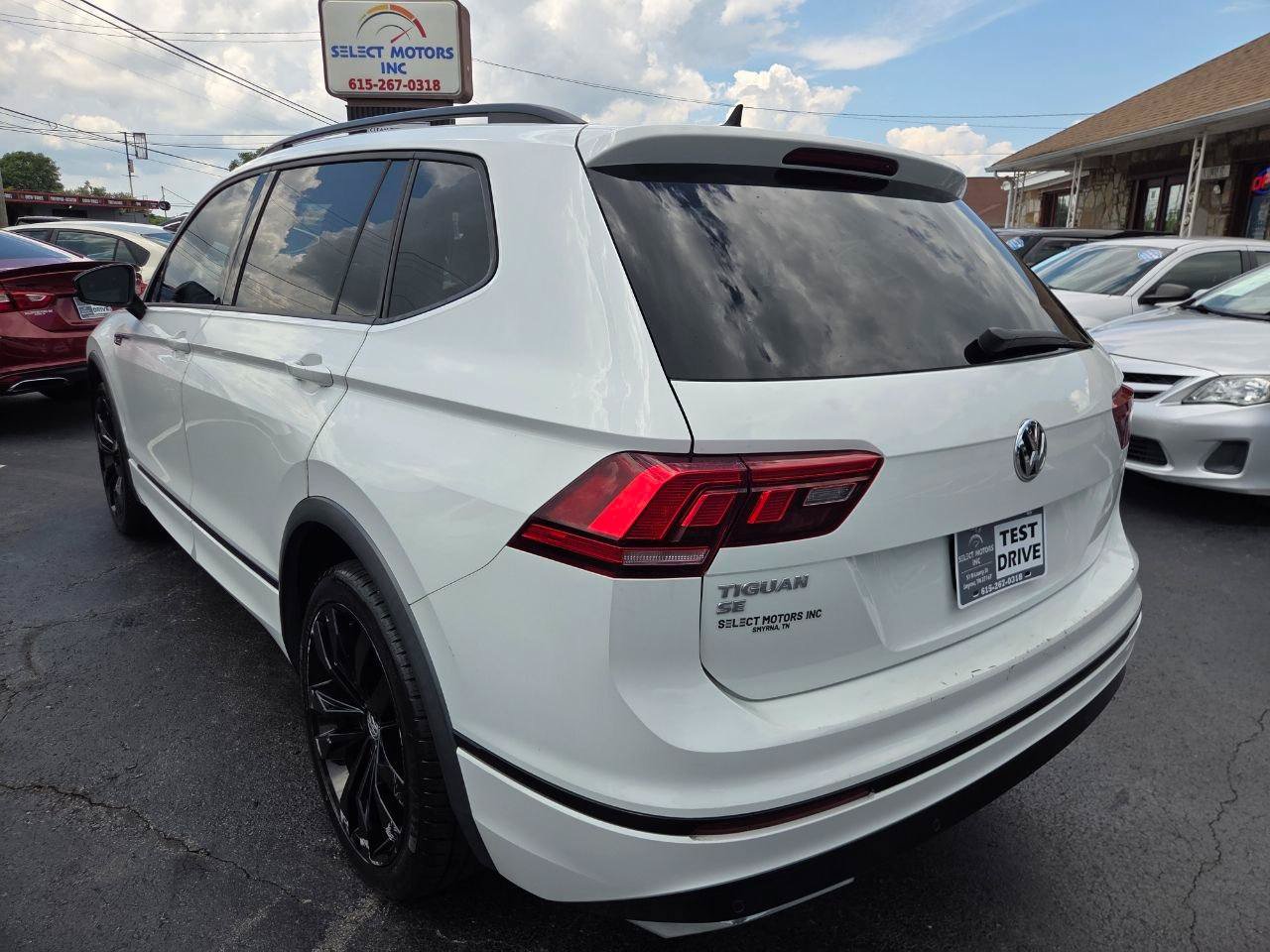 Used 2020 Volkswagen Tiguan SE R-Line FWD image 4