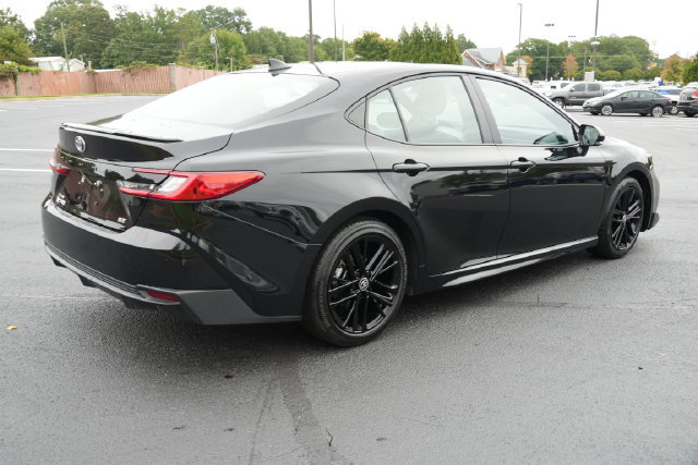 Used 2025 Toyota Camry SE FWD image 9