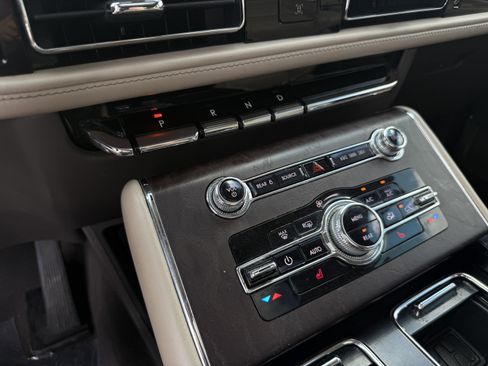 Used 2022 Lincoln Aviator Reserve image 24