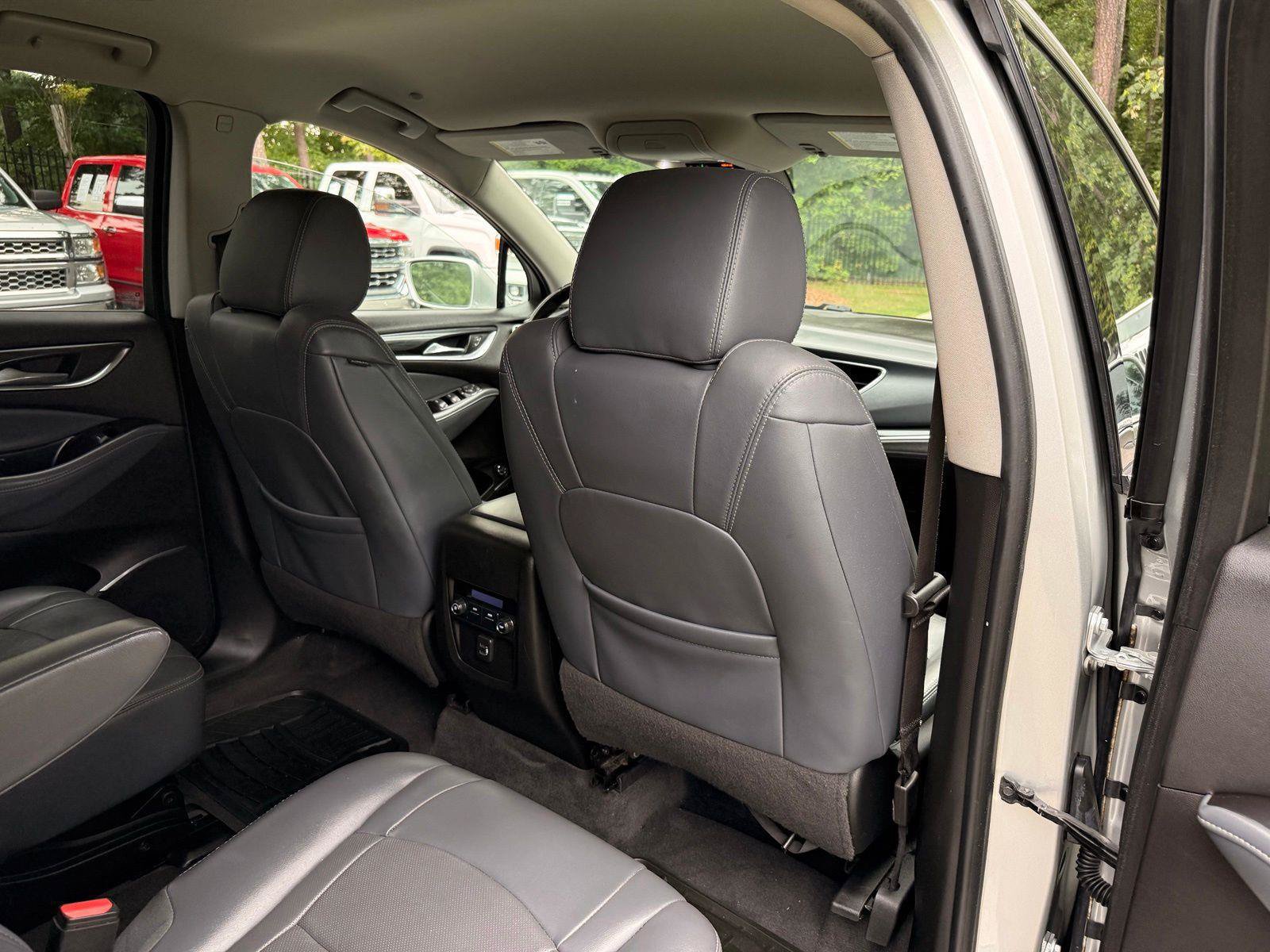 Used 2020 Buick Enclave Essence FWD image 18