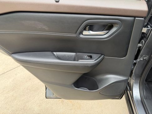 Used 2023 Nissan Rogue SL w/ SL Premium Package image 23