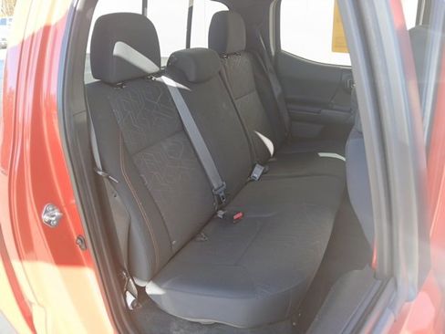 Used 2018 Toyota Tacoma TRD Off-Road image 32