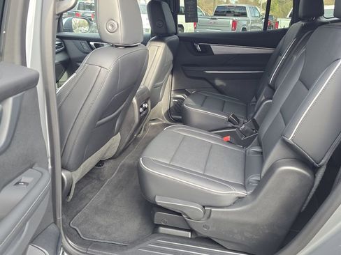 Certified 2025 Buick Enclave Preferred image 5