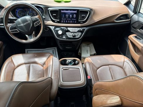 Used 2019 Chrysler Pacifica Limited w/ Advanced Safetytec Group FWD image 18