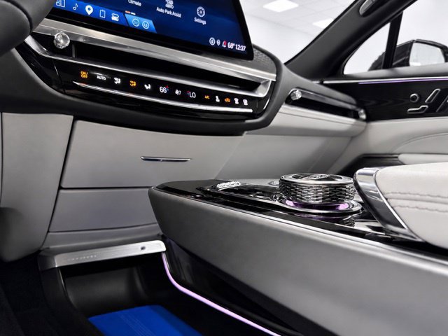 Used 2024 Cadillac Lyriq Luxury AWD/4WD image 24