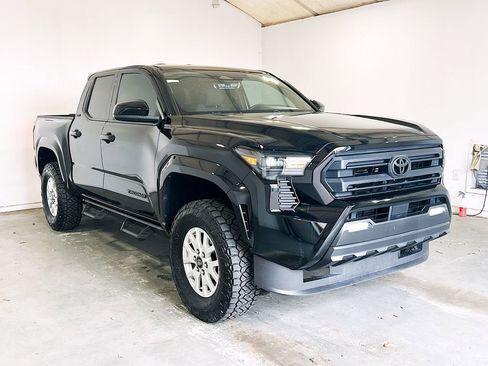 Used 2025 Toyota Tacoma SR5 AWD/4WD image 3