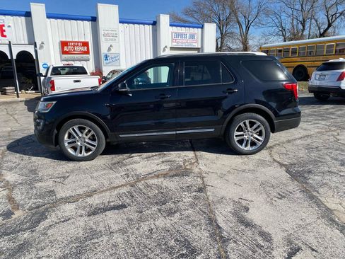 Used 2016 Ford Explorer XLT w/ Equipment Group 202A image 7