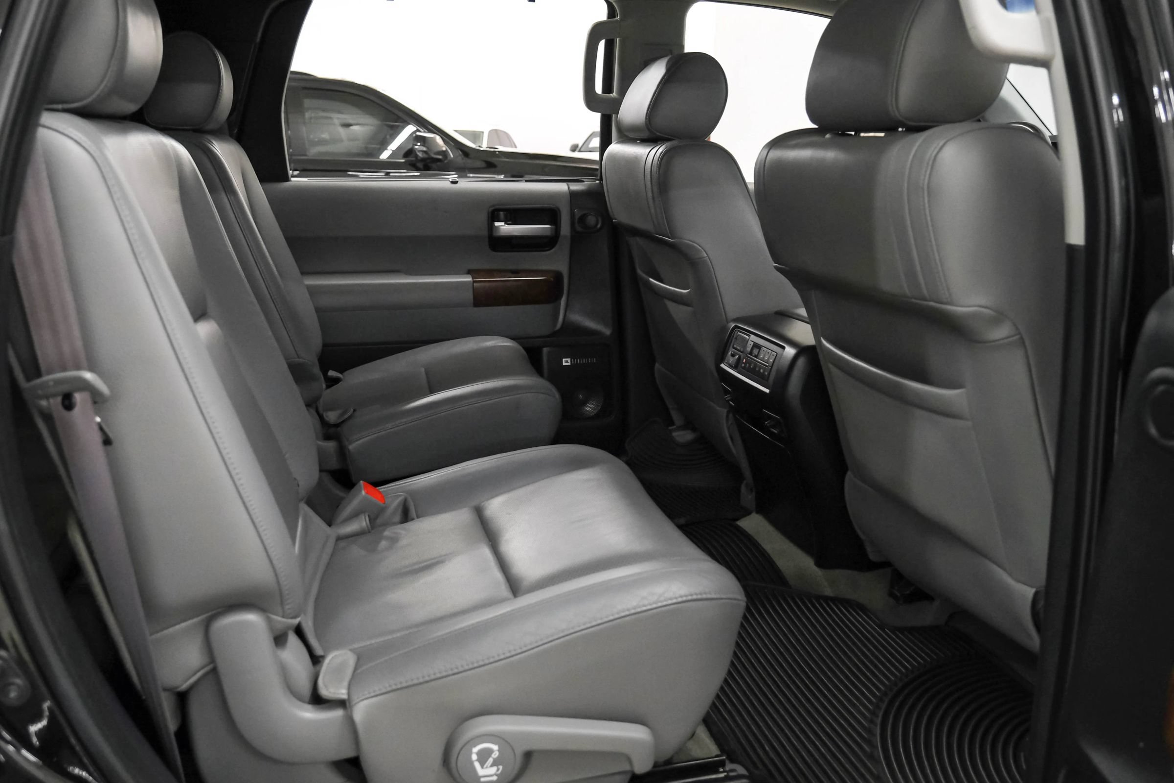 Used 2010 Toyota Sequoia Platinum AWD/4WD image 25