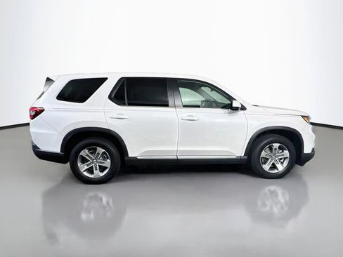 Used 2025 Honda Pilot EX-L image 10