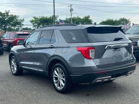 Used 2023 Ford Explorer XLT w/ Equipment Group 202A AWD/4WD image 8