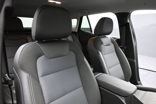 Used 2025 Chevrolet Trax LT FWD image 33