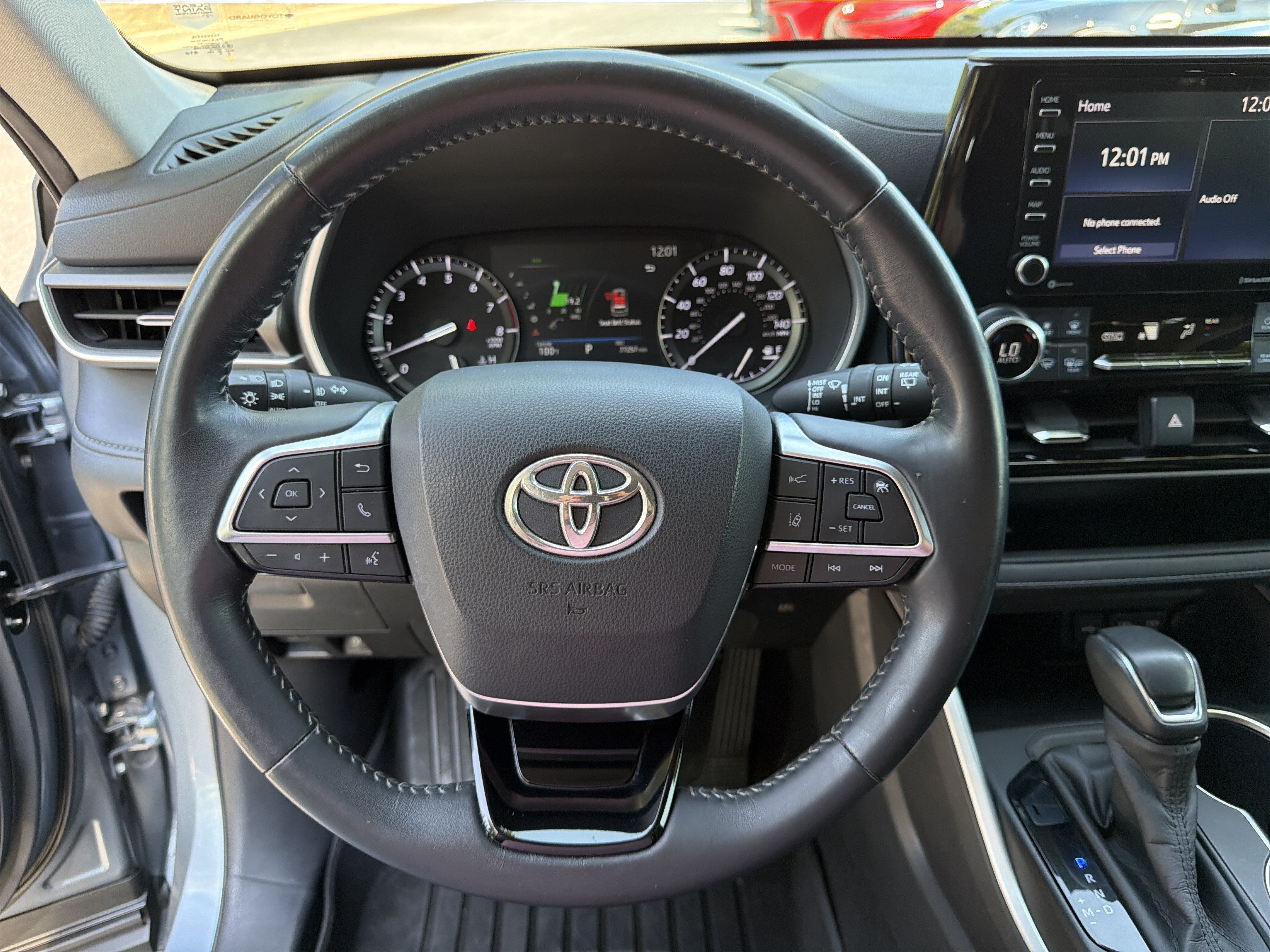 Used 2020 Toyota Highlander XLE FWD image 25