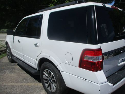 Used 2017 Ford Expedition XLT AWD/4WD image 6