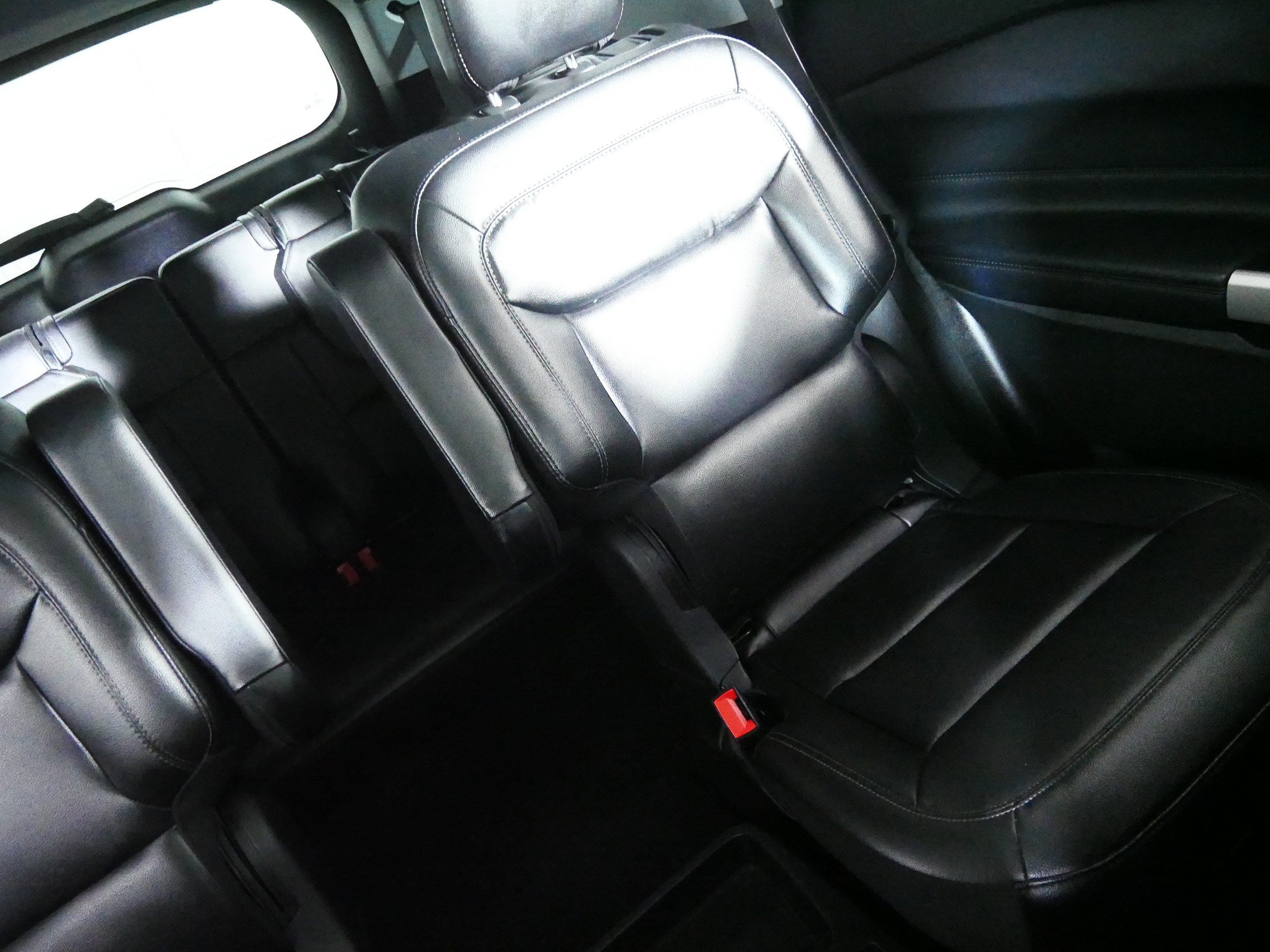 Used 2020 Ford Explorer XLT w/ Equipment Group 202A AWD/4WD image 14